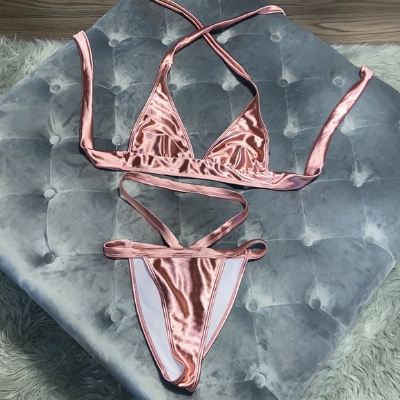 Bikini - Picture 2 of 3